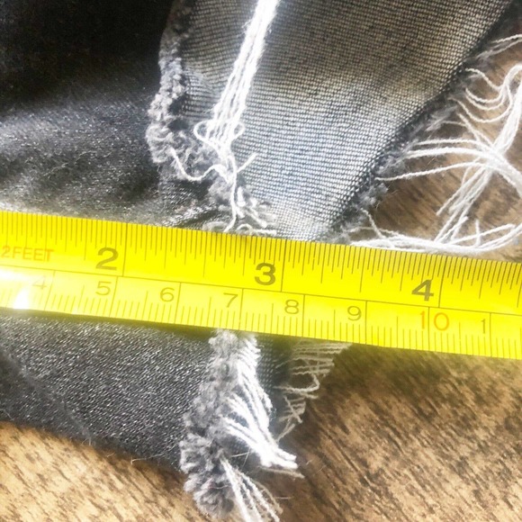 Levi’s Womens Size 30 Black Raw Hem Distressed High Rise 501 Cutoff Shorts - Picture 8 of 8